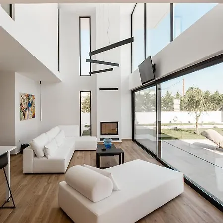Sunshine Villa *
