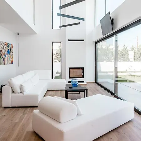 Sunshine Villa *