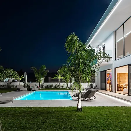 Sunshine Villa *